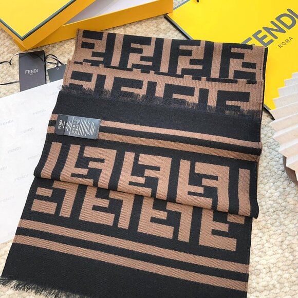 Fendi Chic Neck Accessory - Picture 8 of 8